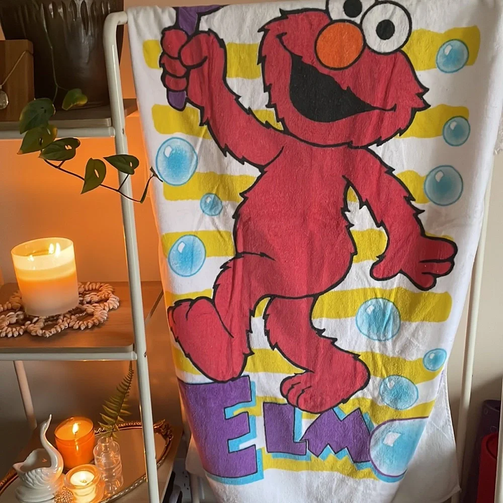 🫧 Vintage Sesame Street Elmo Blowing Bubbles Beach Towel – Fun & Nostalgic